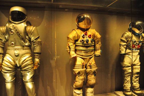 As várias roupas de astronautas, em exposição no Kennedy Space Center, no Cabo Canaveral, na Flórida - EUA